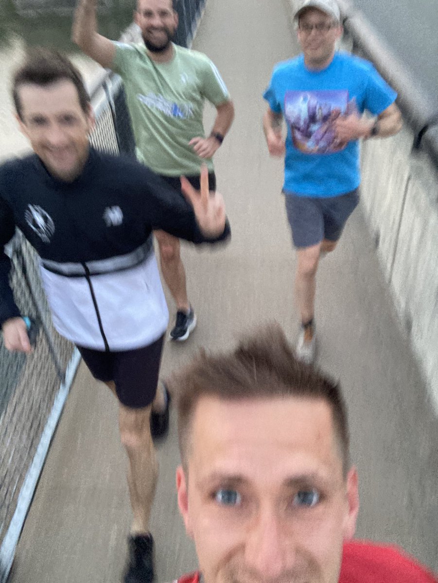 danielfeilegroh's tweet image. Good morning Indy! 6:00AM let’s start with a little warm up run for @veecon 

@veefriends @VF_Deutsch #veecon