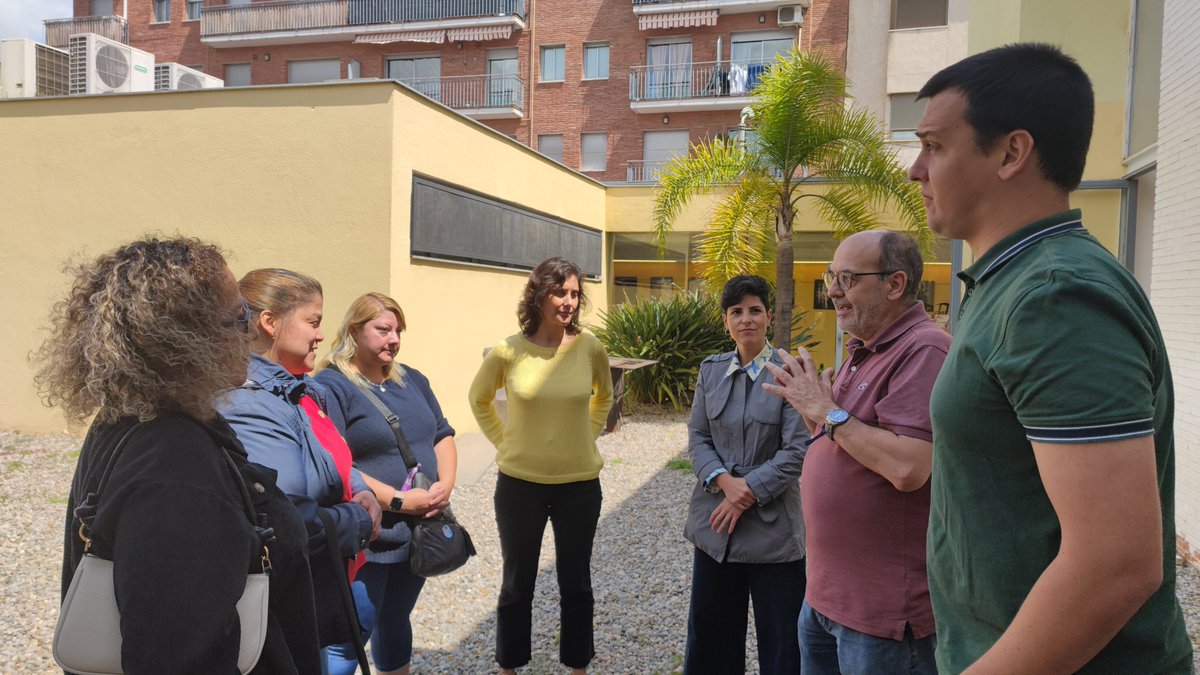 AjMontcada's tweet photo. 👷‍♀️ La cloenda del programa d'inserció sociolaboral Dones amb empenta s'ha celebrat avui.

📦 El projecte s'ha centrat en la logística i el transport i ha format una quinzena de dones de #Montcada a partir de 30 anys. L'acció s'ha fet amb la col·laboració d’@aiguesbcnclient https://t.co/qNC4qmjsuv
