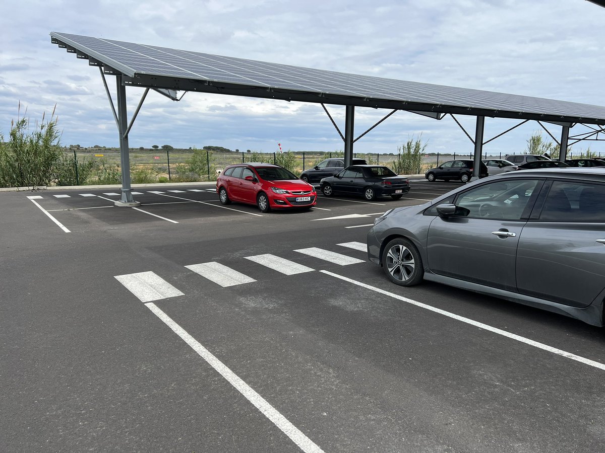 This doesn’t look like much…

But at the start of the year, France made it compulsory for all large car parks (existing & new) to be covered in solar panels. ☀️ 🇫🇷 

Shade providing, energy producing & no extra space required!

Common sense. It feels strange! 😏