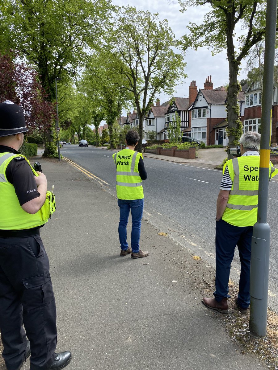 gardensinboots's tweet photo. Community speedwatch session this morning with @MoseleyHeathWMP in Reddings Road, Moseley. Far too many drivers do not concentrate on their speed or surroundings. #slowerissafer https://t.co/griphojaPn