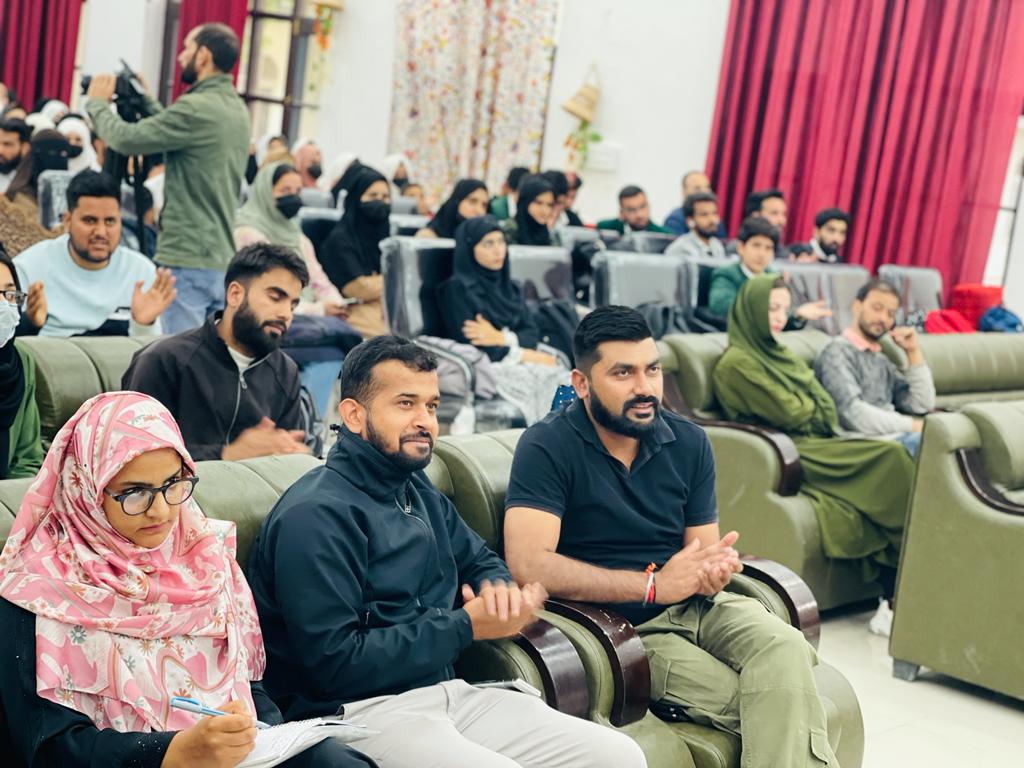 GanderbalD's tweet photo. GANDERBAL BATTALION IN COLLABORATION WITH DISTRICT ADMINISTRATION GANDERBAL ORGANISED SEMINAR ON NATIONAL YOUTH WEEK : 18 MAY 2023
#Ganderbal
#RashtriyaRifles
#IndianArmy
#NayaKashmir
#InStrideWithTheFuture
#GreenForKashmir
#PatriotsOfKashmir
#RepublicansOfIndia https://t.co/KsXYFFiTVl