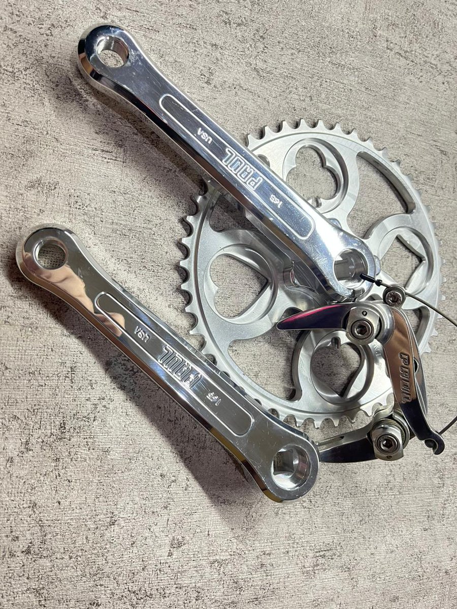 daffafaaiz's tweet photo. Paket pixi ganteng nih
Crank NOS NON USED, baret penyimpanan aja
Ubrake racer nya front nya USED, kondisi 95% 
Harga 6,8 nego 
#fnfjb https://t.co/3Wiohz9o53
