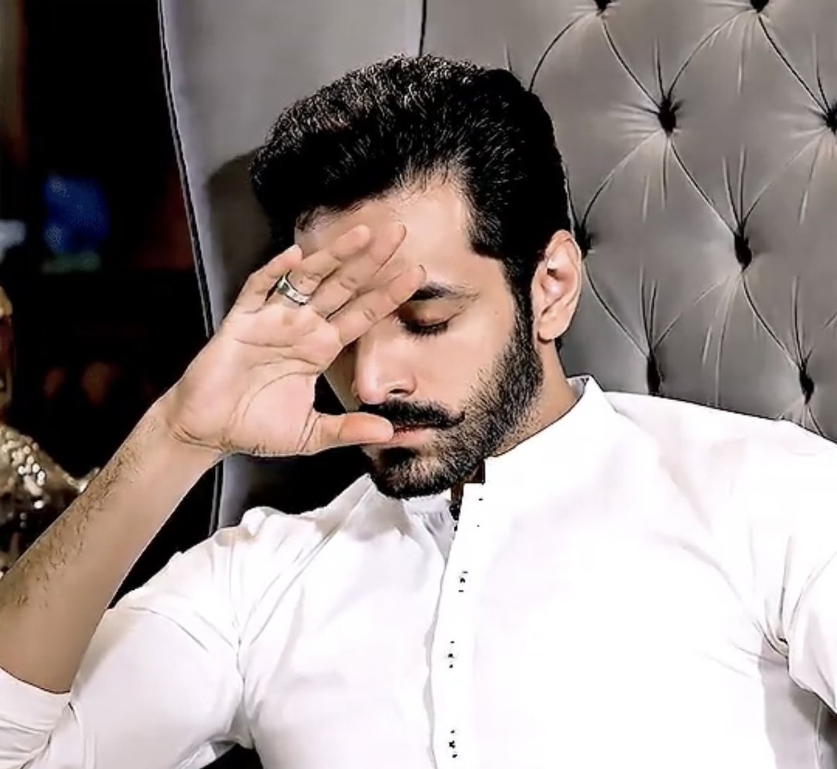 asimurooj2's tweet photo. I don’t know how others will take it, but I’m so Happy to see #Murtasim khan sent his men to beat #Rohail’s shit out of him as Murtasim khan is not the person to see cowardly him manipulating his WIFE.
#KHAN Rocked Rohail SHOCKED.
This is our #Murtsim WELCOME BACK!
#wahajali https://t.co/5hETjVHX5s
