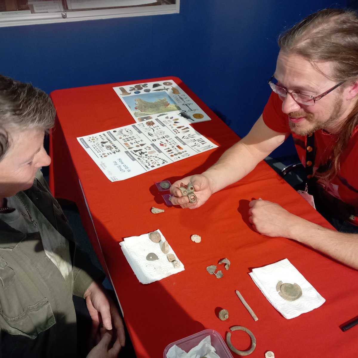 First chance to post! 

#PASCymru is in @NewportMuseum today, discussing the work of the #PortableAntiquitiesScheme. Local finders have been sharing lovely materials, including a glorious little Iron Age piece, a privilege to hold it. 

#archaeology #metaldetecting @findsorguk