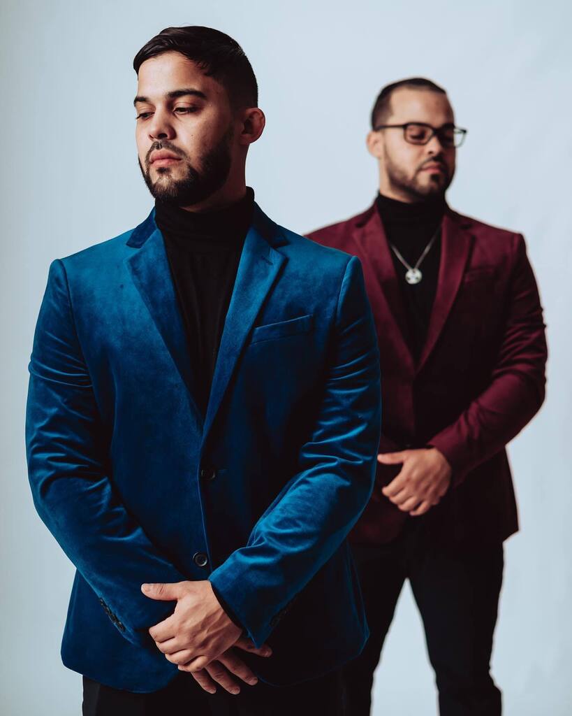 bmorestudio87's tweet photo. Art created here ✨

Fun fact: Studio 87 was built on the backbone of a photography business. 

And still serves as a photo studio today. 

Setup:
1 light, 5” umbrella on white backdrop
Shot by @willisaybar 

Identical Twins: @andyaybar &amp; @g_ogio 

Th… https://t.co/B7c0tyWqCr https://t.co/fVRRzu0pnn