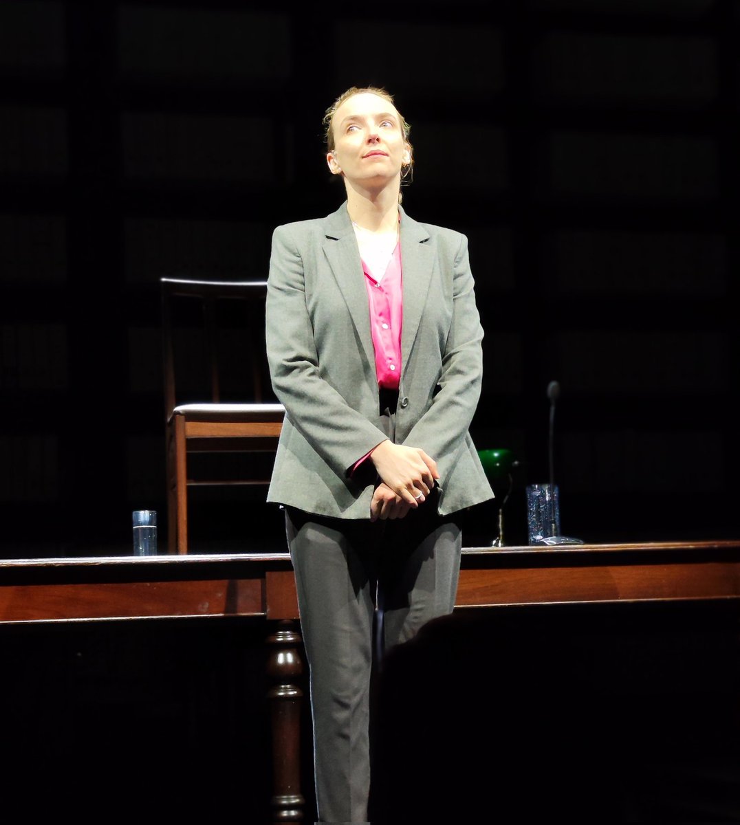 celbon78's tweet photo. Jodie said that every play is different. Last night more atmosphere, laughter, long applause after she jumped from the table, big standing ovation at the end.
And she stands always humble 🙏 #PrimaFaciePlay https://t.co/eYWB2b4RIc