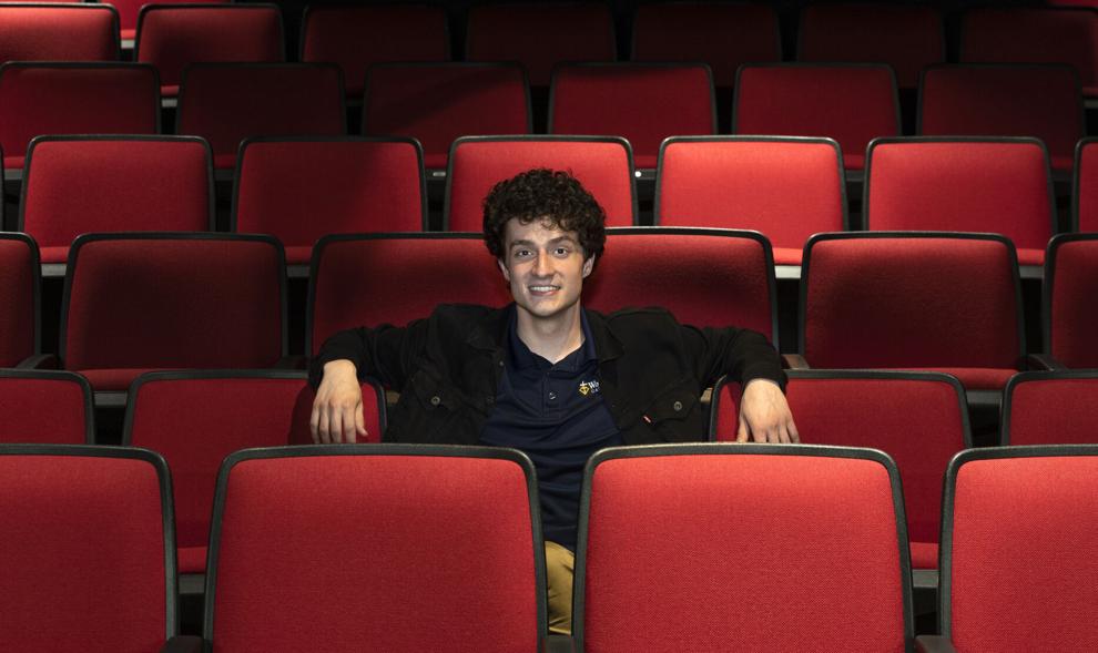 Dreaming big: Soon-to-be Wahlert grad to attend prestigious Juilliard School for acting

telegraphherald.com/news/features/…