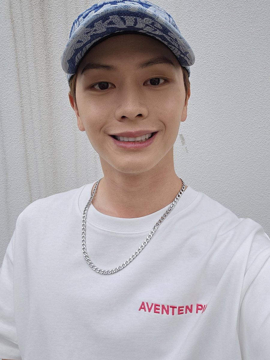 6이 이렇게 효자짓 할때마다
나전말너무기뻐서눈물나..
애기 이목구비 진짜 시원시원하다