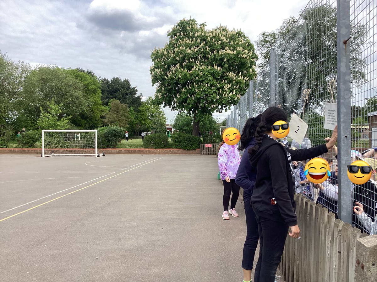 whcps's tweet photo. 5AP worked in pairs, one reading and memorising a text then running back to their partner to write it down. Then they had to understand the text and draw the picture. #WHCoutdoorlearning #whcspanish #OutdoorClassroomDay #whcyear5 https://t.co/SpQmLKNk0Q