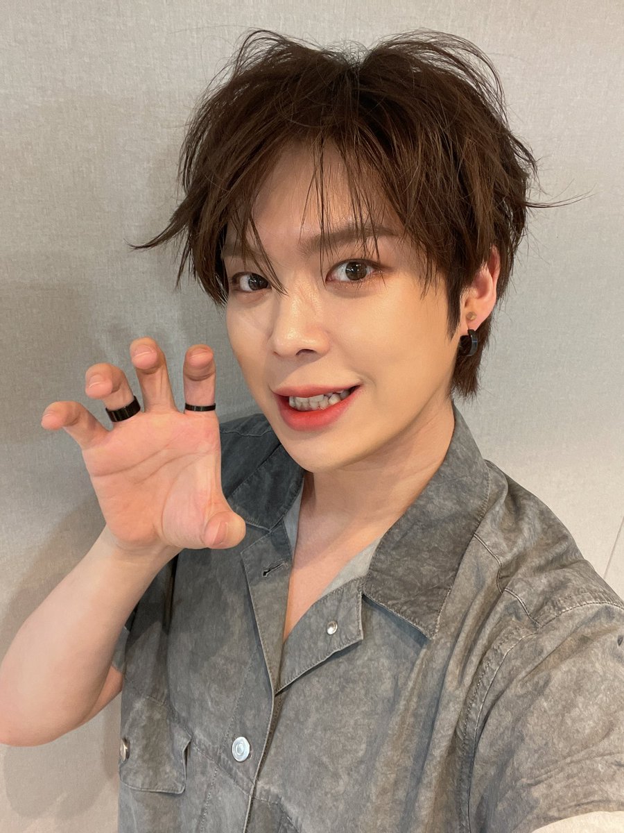 by_verivery's tweet photo. [#연호]

첫방 엠카 끝!!
앞으로 달려보쟈😎

#여노 #베러 #베리베리 #첫방 #💟 https://t.co/xcl71rmF6b