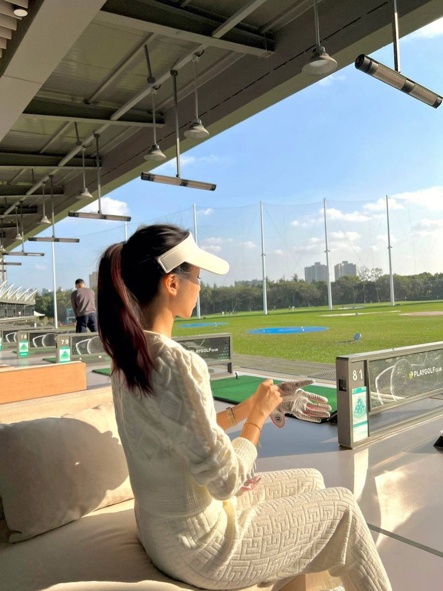 carlvince03's tweet photo. The best place to discuss work is in the middle of golf   🥸 https://t.co/yrU0gTxEC0