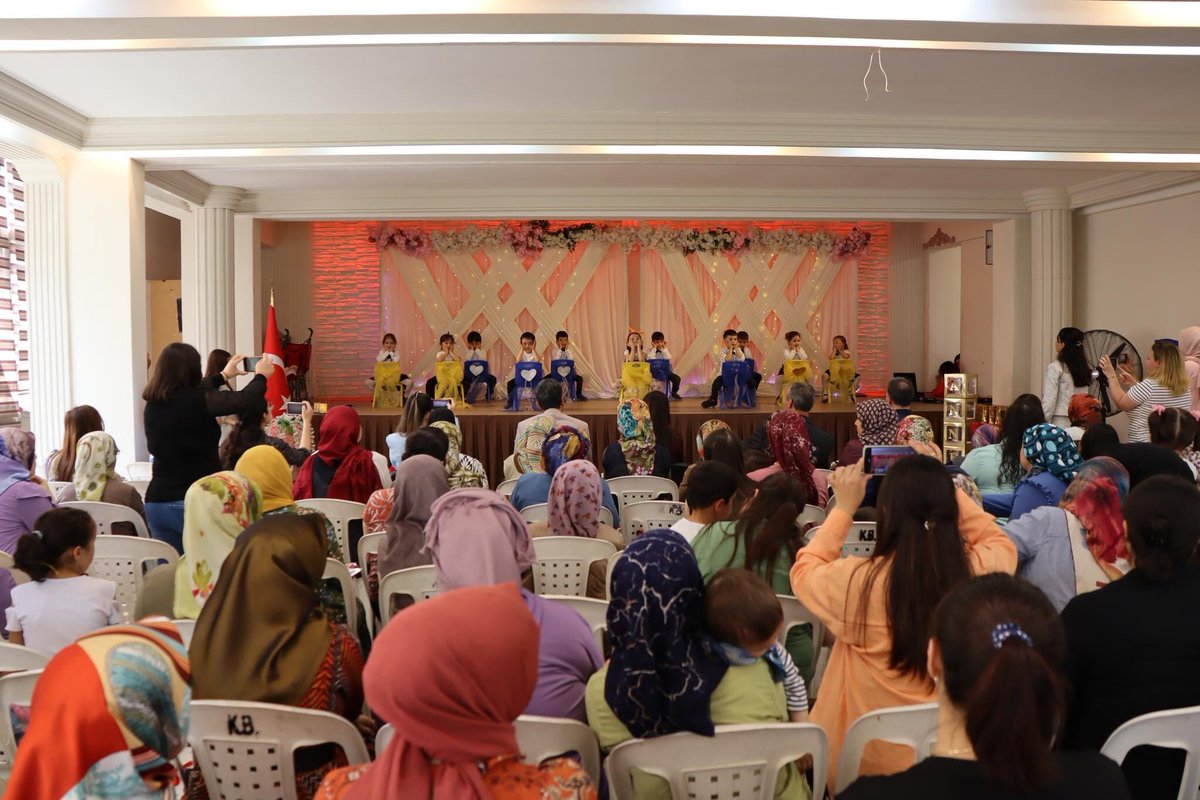 Karpuzlu Anaokulu öğretmen ve öğrencilerimizin hazırlamış olduğu Anneler Günü Programı ile tüm annelerimizin gününü güzel çalışmalarla kutladık. Programı hazırlayan öğretmen ve öğrencilerimize teşekkür eder, tüm annelerimizin anneler gününü kutlarız. <a href="/AydinMemArge/">Aydın İl Mem Ar-Ge</a> <a href="/cemalagirol/">Cemal</a>