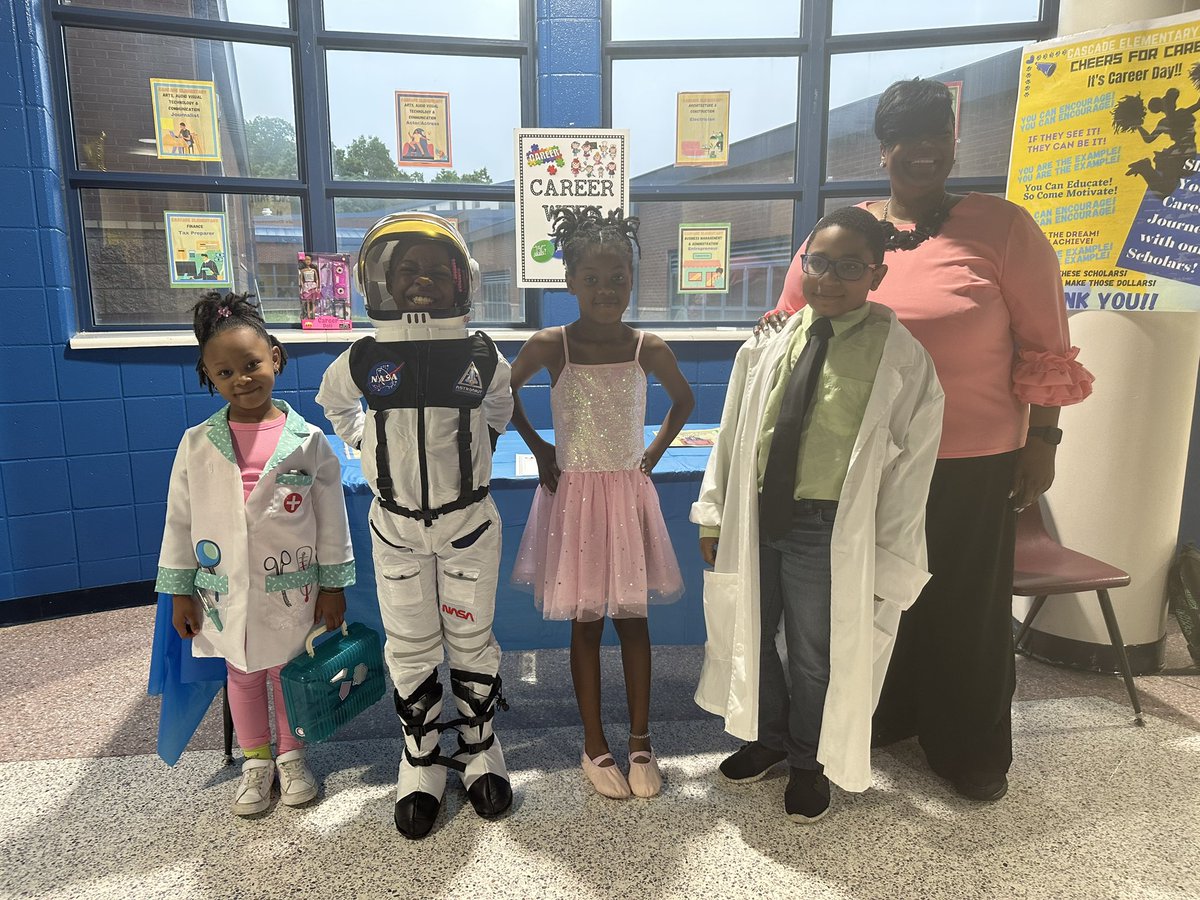 DrTProctor's tweet photo. Career Day 2023
#IBKnowledgeable
#TigerStrong
@CasPrinciTmomon @kdavidibcascade @didraut @MsP_CascadeES @CascadeESMedCtr @APSCascadeES @cascadeES_SSW https://t.co/5ZCQejOFnt
