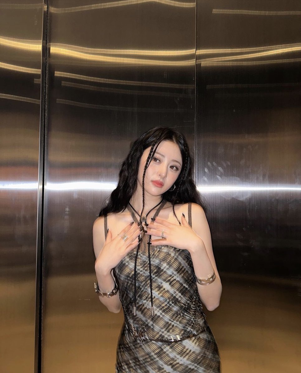 #LESSERAFIM 
#HUHYUNJIN 
#르세라핌  #허윤진 
🌟🌟 GLOWING YUN-JIN 🌟🌟