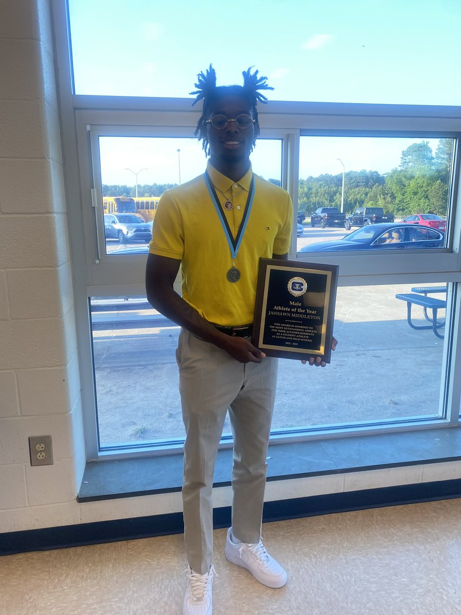 Shout out big bro <a href="/JashawnMiddle16/">Jashawn Middleton</a> ATH of the Year! <a href="/Ebrooks6Ed/">Ed Brooks</a> <a href="/NCPreps/">Deana King</a> <a href="/HighSchoolOT/">HighSchoolOT</a>