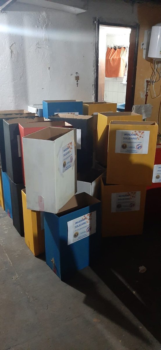 PenaCanelones's tweet photo. Integrantes de la peña pintando y acondicionado las cajas para la recolección de abrigos 💪💪💪💪
@WilsonMendez86 @interiorCAP https://t.co/olJvsreqzP