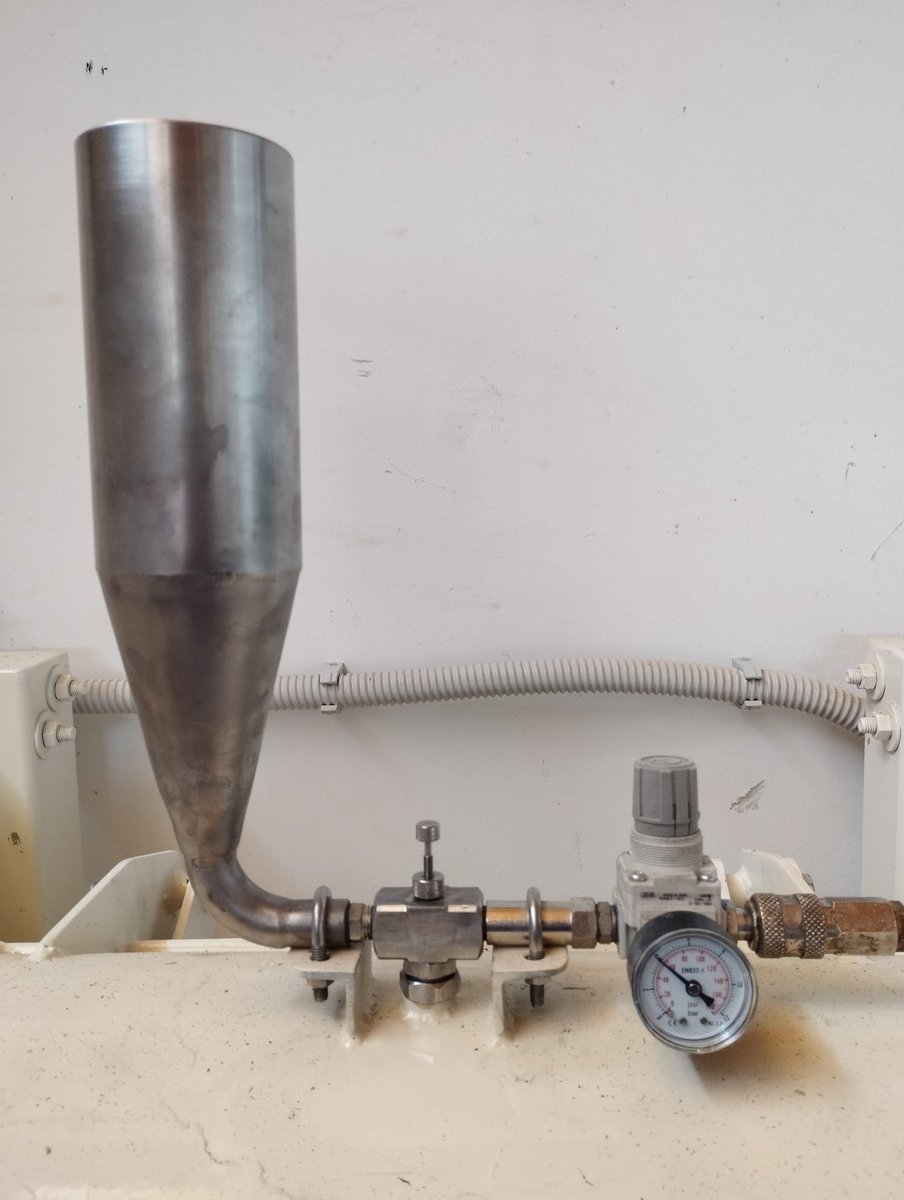 T_CoelloGarcia's tweet image. Check-out our recently adapted paddle mixer at @FCesefor!! No more manually adding of the addhesive mix, now we pulverize it for an optimal particleboard manufacturing. Right in time to start trying the 2nd stage BeonNat species! @BeonNAT_H2020 #particleboard #woodbasedpannels