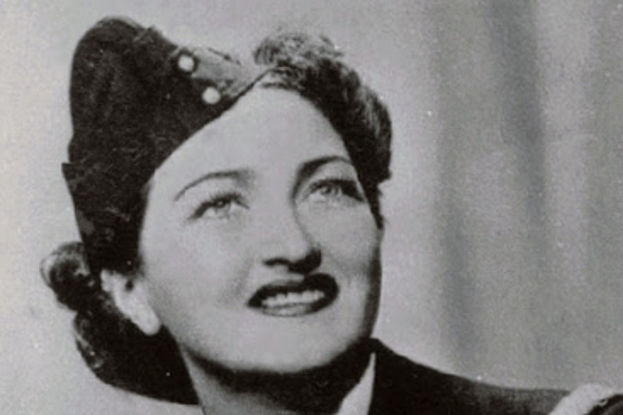 latercera's tweet photo. La primera mujer piloto de guerra en Chile: Margot Duhalde será el rostro de billete conmemorativo “Mujeres Valiosas” de Casa de Moneda https://t.co/qcn5F6ONf2 https://t.co/Li62bWP5nq