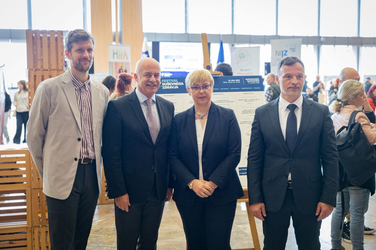 Vsi skupaj moramo prispevati k destigmatizaciji duševnega zdravja. ➡️ Prvi #FestivalDuševnegaZdravja, ki ga je pripravil NIJZ, pomembno pripomore k temu. Ljudem različnih starosti bo približal vsebine, pomembne za krepitev in ohranjanje duševnega zdravja.
<a href="/NIJZ_pr/">NIJZ</a>