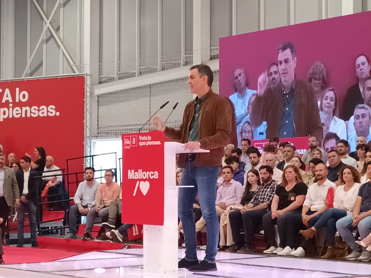 Fantàstica trobada a Palma amb el nostre president del Govern i secretari general del PSOE, <a href="/sanchezcastejon/">Pedro Sánchez</a> 🌹/❤️

Sortim a guanyar <a href="/F_Armengol/">Francina Armengol</a> , <a href="/CatalinaClader1/">Catalina Cladera i Crespí</a>, <a href="/hila/">Jose Hila</a> 💪🏼👏

Gracias por todo tu apoyo y tu fuerza presidente 🫶🏼

#votaloquepiensas
#Pertu
#Pertothom
#VotaPSIBPSOE