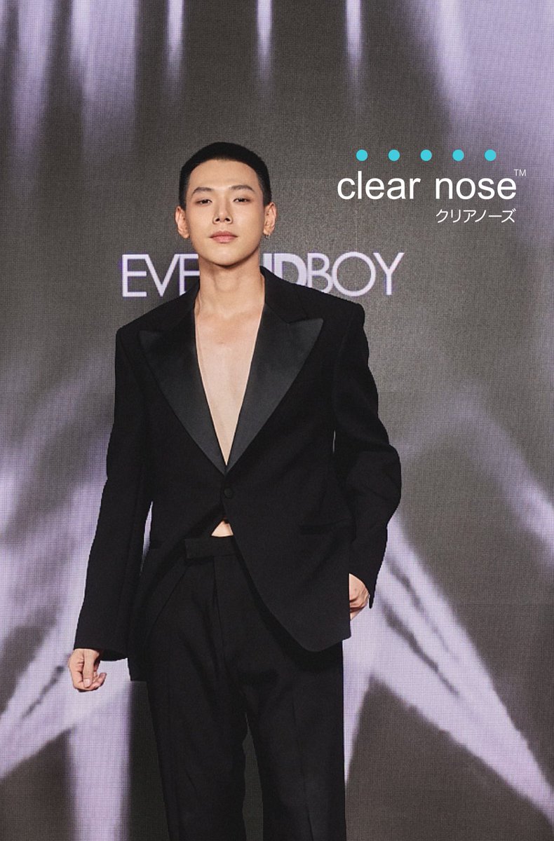 ต้าห์อู๋โดนแดดทุกวันยังผิวใสออร่าขนาดนี้ กันแดดเคลียร์โนสเค้าดีจริงๆ 🦖💛 ตามเก็บรูปในงาน หล่อไม่ไหว จะล้มแล้วว #oueiija #ต้าห์อู๋ #Daou #ClearnosexOueiija #clearnose 
<a href="/oueiija/">ไดโนเสาร์ย้าก🦖</a>