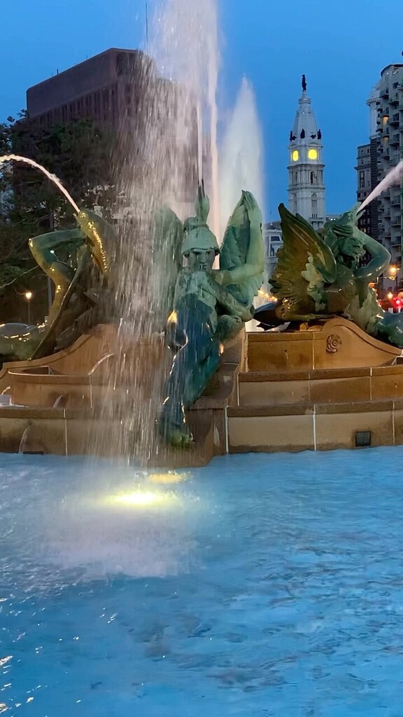 A classic view of Philadelphia: the Swann Memorial Fountain with City Hall in the distance. #swannfountain #fountain #cityhall #parkwaymuseumsdistrict #theparkway #findinphilly #philadelphia #philly #phillygram #phillymasters #phillyprimeshots #igers_phi… instagr.am/reel/CsYlwn-rO…