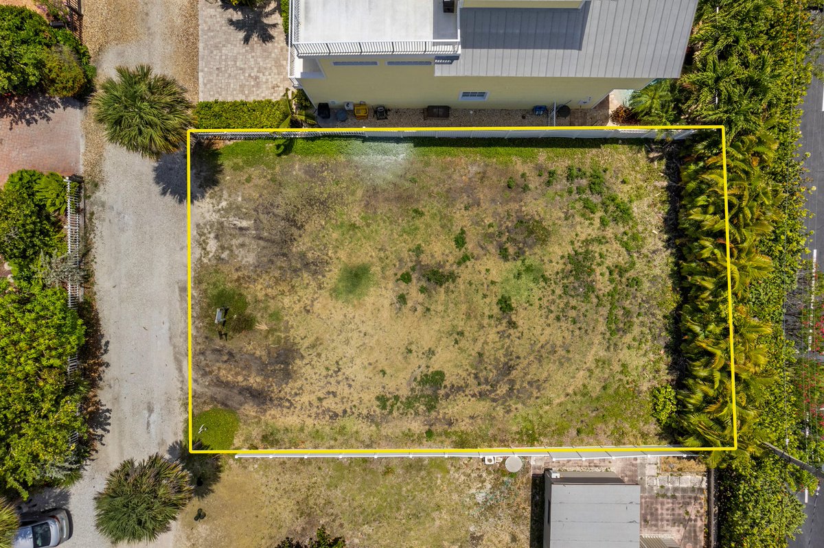 🏠LAND FOR SALE🏠
💥List & Buy with us!💥

📍 510 Saturn Lane, Juno Beach, FL 33408
💵 Price: $1,250,000

For information and to schedule a showing
Call/ Text 561-537-6464 now

#CoastalRealtyGroup #topproducer #airbnb #incomeproperty #newlisting

Listed by NV Realty Group, LLC