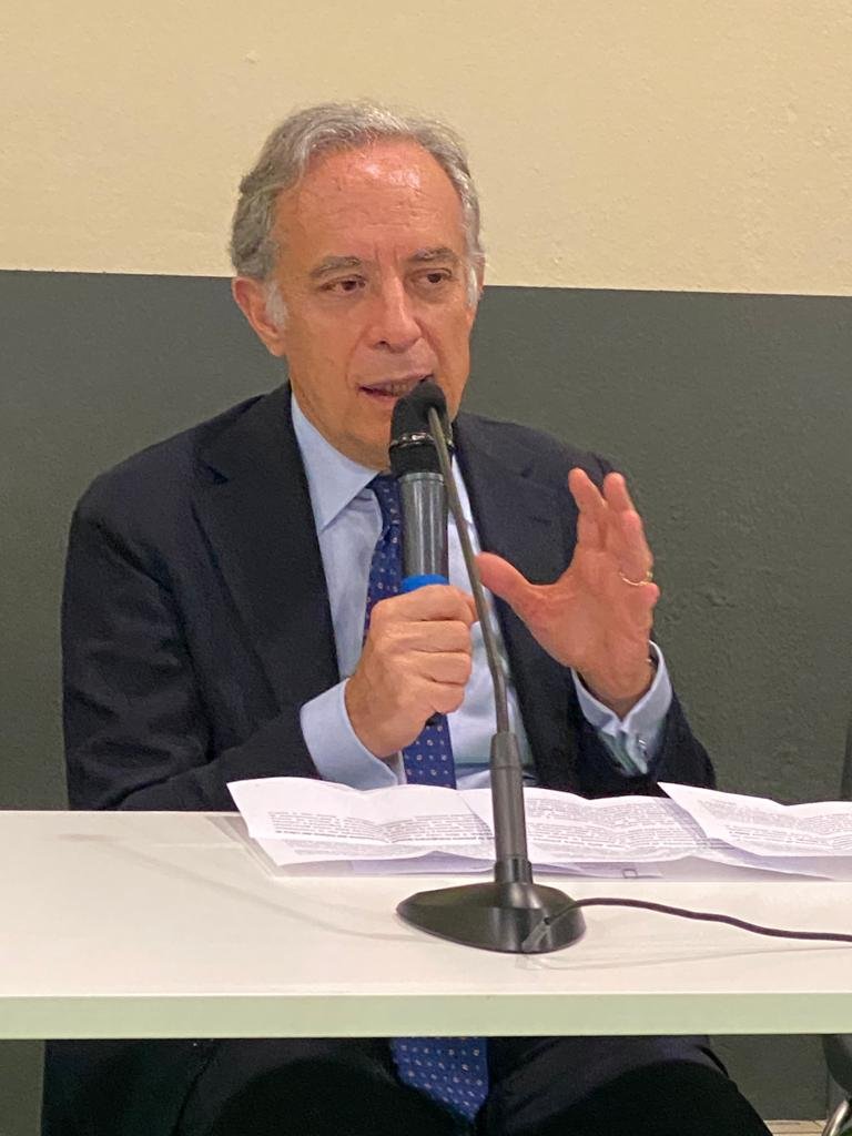 📚 #SalTo23 #CentroLibro

@PQTerracciano, Ambasciatore @ItalyMFA: 'Cultura è centrale nella politica estera italiana. Diplomazia culturale fondamentale della politica estera. Rete di lettori #ALIM, tra le altre, rispecchia questi valori'

📹cepell.it/diretta-video-… @SalonedelLibro