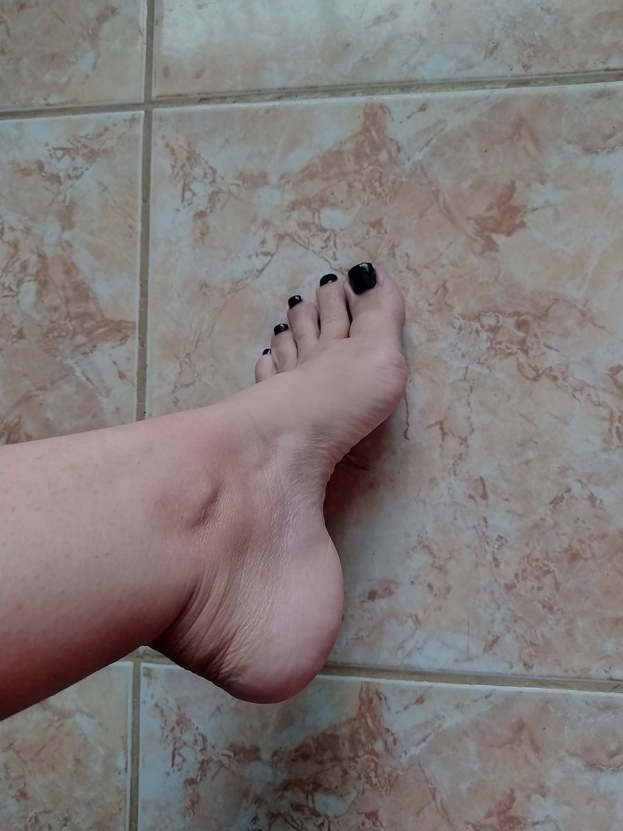 Afroditaa_98's tweet photo. Cuál sería mi próximo color?

#pies #feet #onlyfans #feetfinder #PiesFemeninos #sexy #feetcontent #onlyfansgirl https://t.co/M9X8D93WGM