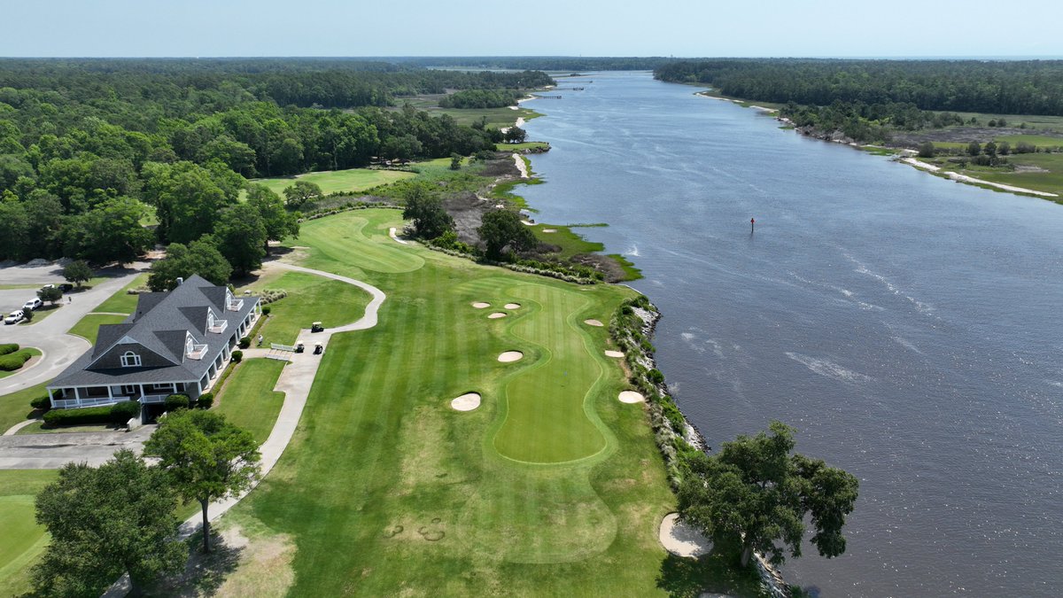 PlayGolfMB's tweet photo. The Intracoastal Waterway is a 3,000-mile inland waterway that runs against many Grand Strand golf courses! Enjoy the view while you are out there and make sure you wave to all the passing boats! ⛳️

#MyrtleBeachGolf https://t.co/sreo6WB5xu