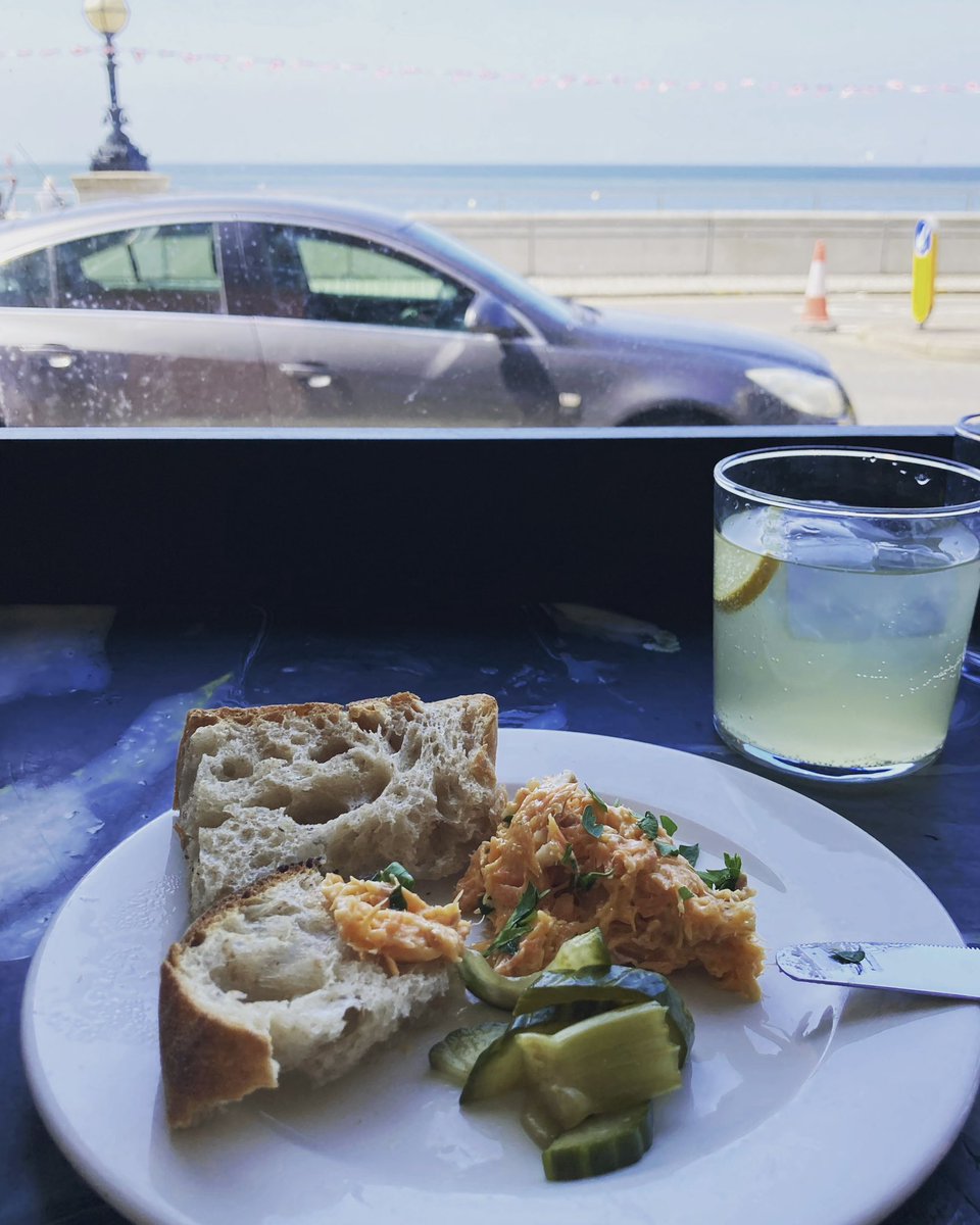 Delivering to Margate on our deliver-full-collect-empty service. A little lunch at Dory’s. #seasidevibes