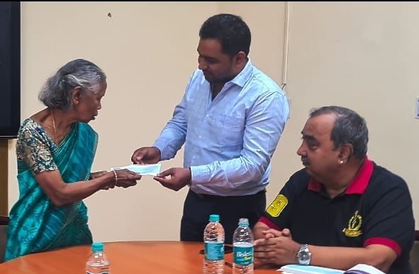 GeorgianBlore's tweet photo. Ms Sumithra , Ex Librarian of our school meet with a road accident last month. A help of Rs 1,00,000/ was provided to her as get well token of love & Support by the #Bo2002 (50k) #GWF (50k)
Heartfelt Gratitude to #GeorgianWelfareFoundation & all Contributors.
#GeorgianSpirit🇮🇳 https://t.co/hpSqkia76c