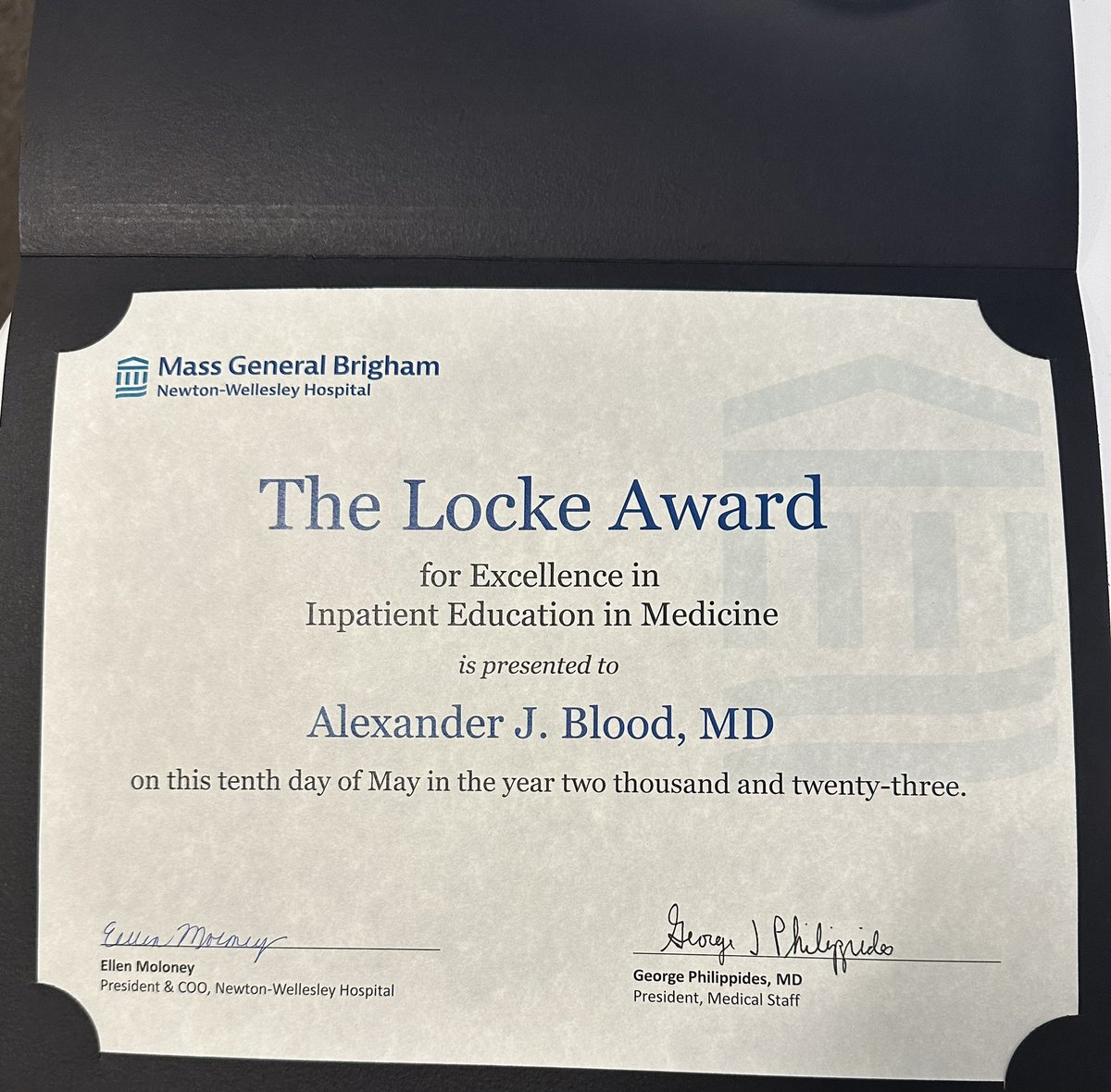 Really excited to have been honored with the Locke teaching award by @mghmedres and @TuftsMedicine residents for inpatient education - high quality patient care and fantastic learners at @newtonwellesley !