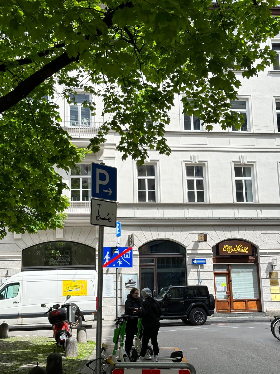 Proč taková elementární věc jako je tohle nemůže být někde v Praze?🛴