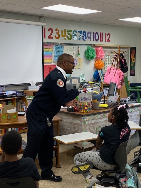 RLFrost106's tweet photo. Thank to all the community volunteers who came out to make our Career Day a success! @brynn_kardash @AleesiaLJohnson @mindmolder14 @DwayneL17686442 @IPSSchools https://t.co/RxxeXZz9gU