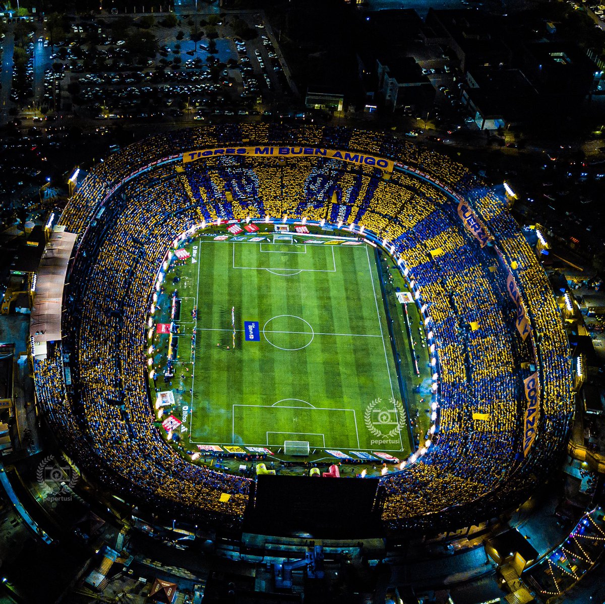 Ojalá así fueran los otros estadios 

-Con mosaicos ?-

No… llenos 😅