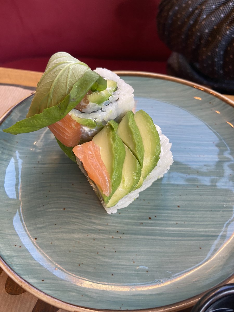ashsmeals's tweet photo. SUSHI! https://t.co/IxuHY3FCho