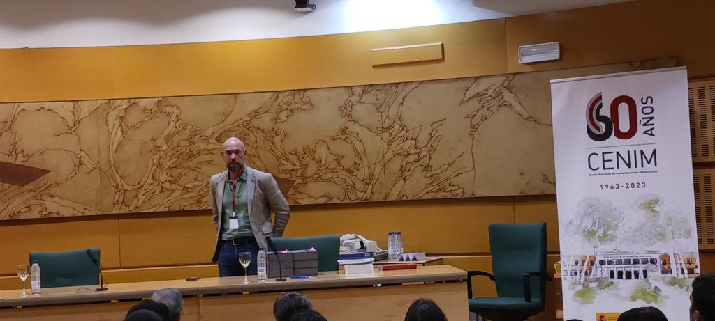 Rodrigo_ICV's tweet photo. @CapdevilaCcm, director del @CENIM_CSIC  cierra la jornada de hoy. INteresantisima, por cierto.
Estupendas las presentaciones de industrias colaboradoras. Y fantásticas las presentaciones de todos los grupos del @CENIM_CSIC 
ENHORABUENA, compañeros https://t.co/RvbZpX9sSF