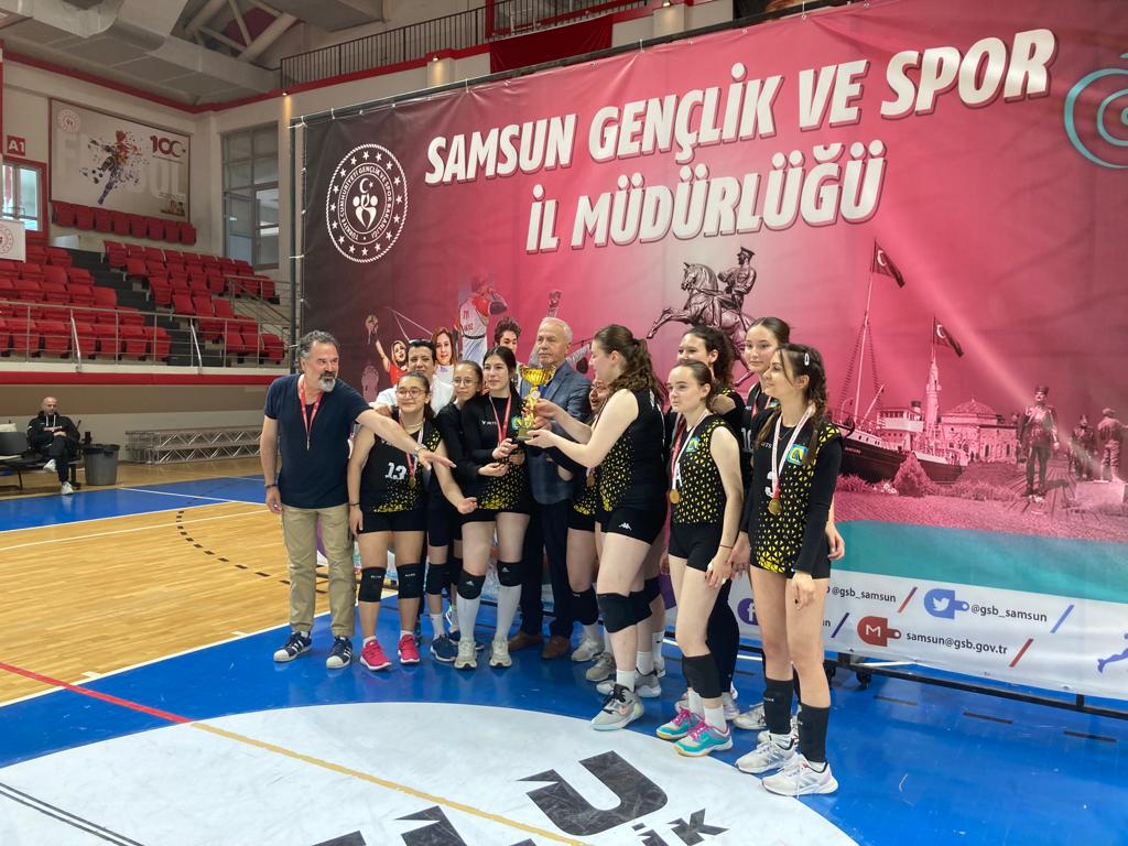Atatürk Anadolu Lisesi Kız Voleybol Takımımız Samsun Birincisi