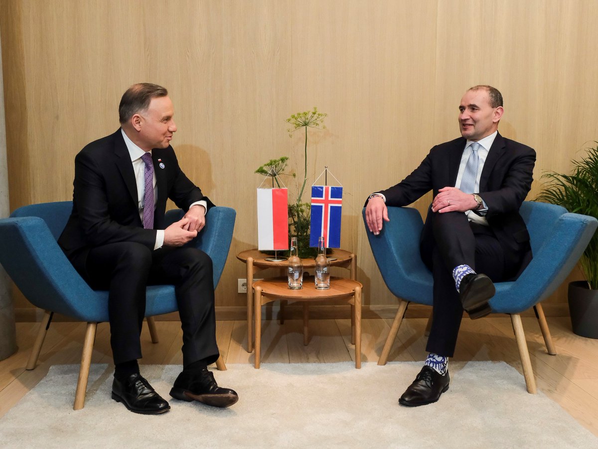 Much to discuss with my colleague the President of Poland on the sidelines of the #CoEReykjavikSummit. Poles are by far the largest diaspora in Iceland and our commercial and cultural relations are stronger than ever. Looking forward to welcoming you back soon @AndrzejDuda 🇮🇸🇵🇱