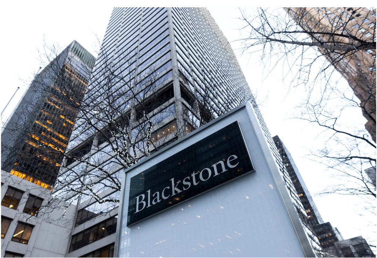 Volatile trading in regional bank stocks has made it clear that the fallout from the banking crisis is not over <a href="/nytimes/">The New York Times</a> bringing new constraints on banks. Enter a wave of #AltLenders willing to fill the gap. hubs.la/Q01Pg3dL0 #AvatarFinancialGroup #CRE #BridgeLoan