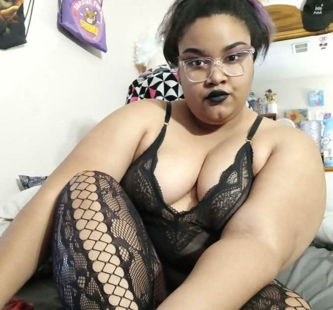 You think i do this for findom? Nope i do this for me, that divine feminine energy that craves dominance<a href="/tag/realloyalfans"class="tags"><span>#realloyalfans</span></a>