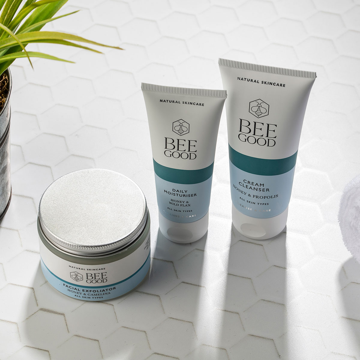 BeeGoodUK's tweet image. Following our newly repackaged exfoliator, we now have a Cleanse, Care &amp;amp; Scrub Bundle saving you £5:

- Honey &amp;amp; Propolis Cleanser
- Honey &amp;amp; Camelina Facial Exfoliator
- Honey &amp;amp; Wild Flax Daily Moisturiser

Also available as a gift set. Read more:
beegood.co.uk/blog/new-scrub…

#beegood