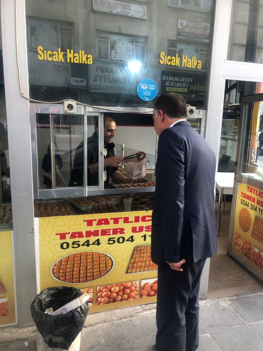aday_ak's tweet photo. 📍Esnaf Ziyaretlerimiz Devam Ediyor.

#TürkiyeYüzyılı’nı AĞRI halkımızla el ele inşa edeceğiz inşallah..

✔️ Cumhuriyet Caddesi 

Misafirperliklerinden ve desteklerinden dolayı kıymetli hemşehrilerimize teşekkür ederiz.

#AkParti @Orhangungor04 @Ruken_Kilerci https://t.co/0r3XjeYcgd