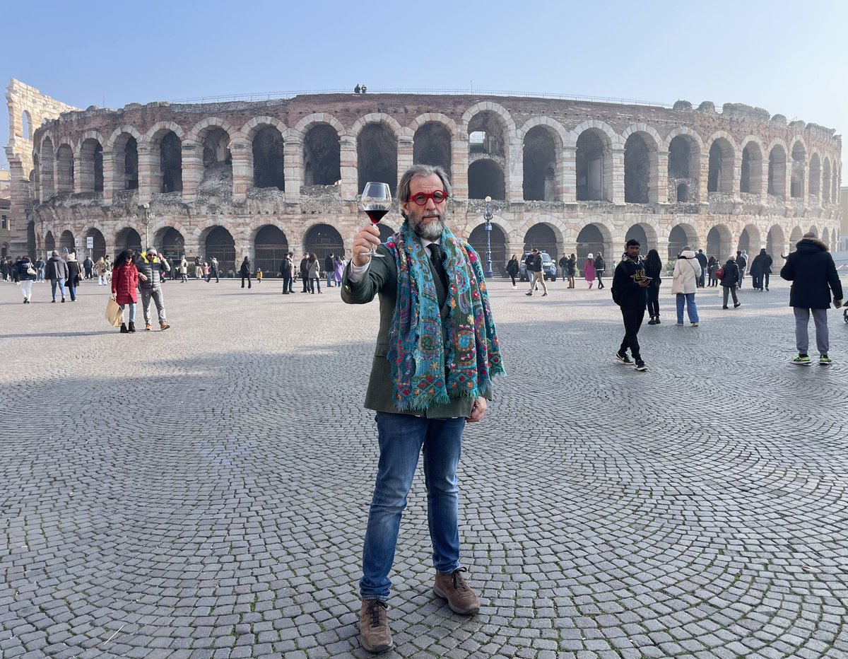 WineNews (@winenewsit) on Twitter photo Dopo anni di divisioni, posizioni distanti e scontri finiti in Tribunale, è arrivata, oggi, la #notizia della fine del #contenzioso tra le due importanti anime del #territorio, il <a href="/C_Valpolicella/">Valpolicella Wines</a> e le #FamiglieStoriche. E WineNews, “ca va sans dire”, non poteva che #brindare con Dopo anni di divisioni, posizioni distanti e scontri finiti in Tribunale, è arrivata, oggi, la #notizia della fine del #contenzioso tra le due importanti anime del #territorio, il <a href="/C_Valpolicella/">Valpolicella Wines</a> e le #FamiglieStoriche. E WineNews, “ca va sans dire”, non poteva che #brindare con