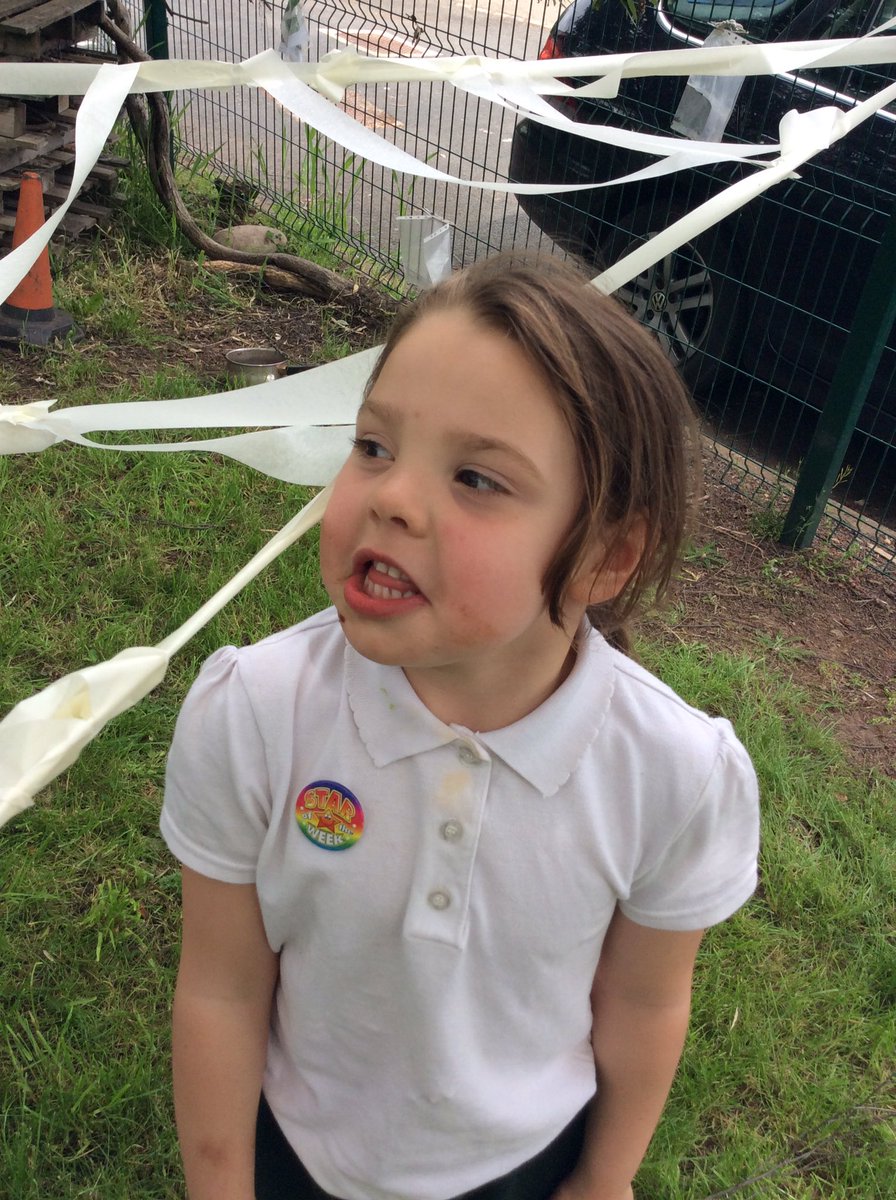 Making a giant spider web in the garden, we know what spiders eat, how they catch their prey, what they do to make them sleep and how a spider knows if there is a fly in the web. Ask us about spinnerets and how many eyes a spider has! @CLOtC