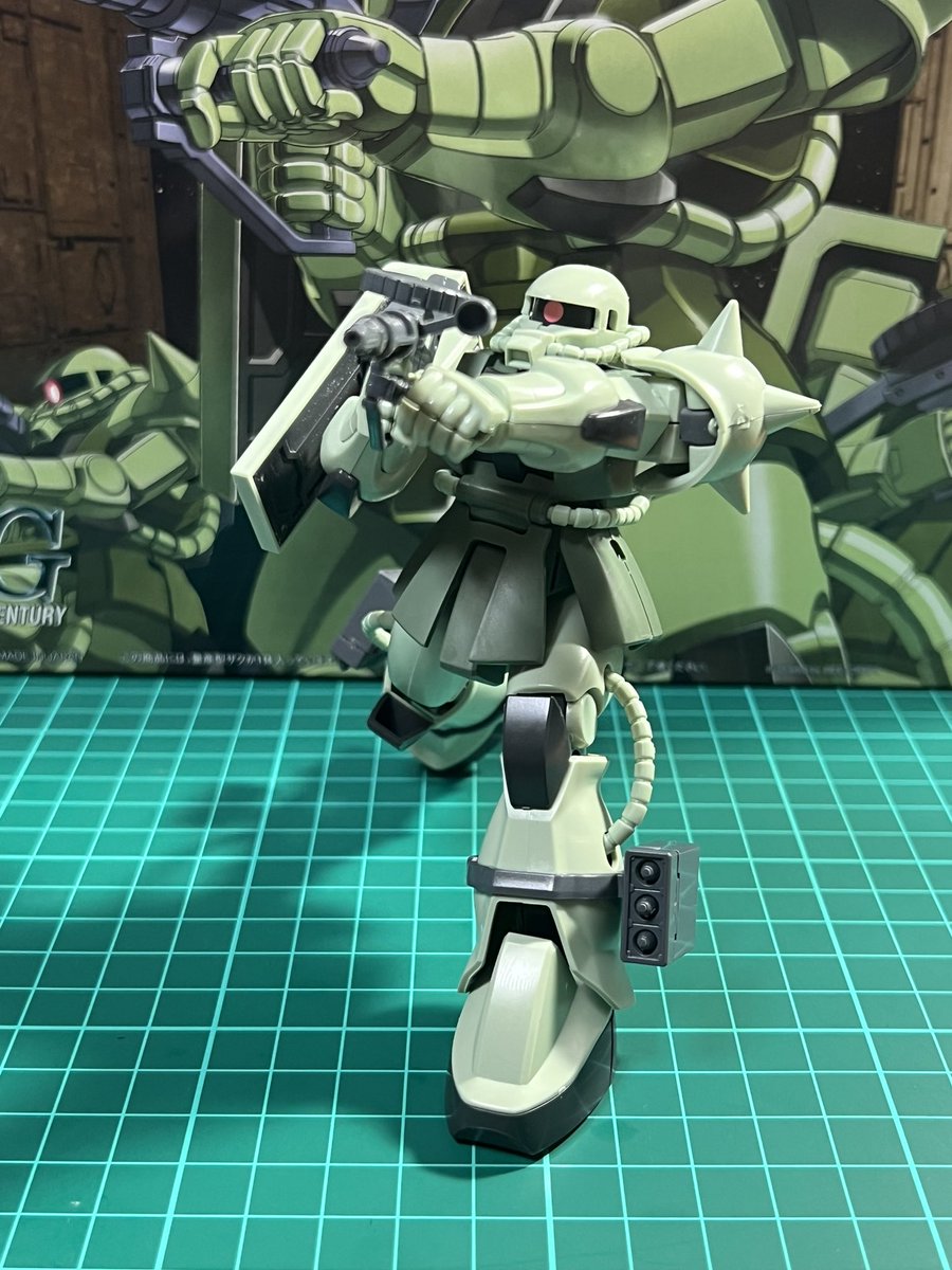 COLORtaKeCHoP's tweet photo. ザク2パチ組終わりましたー。
先ずは箱絵ポーズ!!
#HGUC
#ザク2
#機動戦士ガンダム
#MS06F https://t.co/qkh36nVJMT