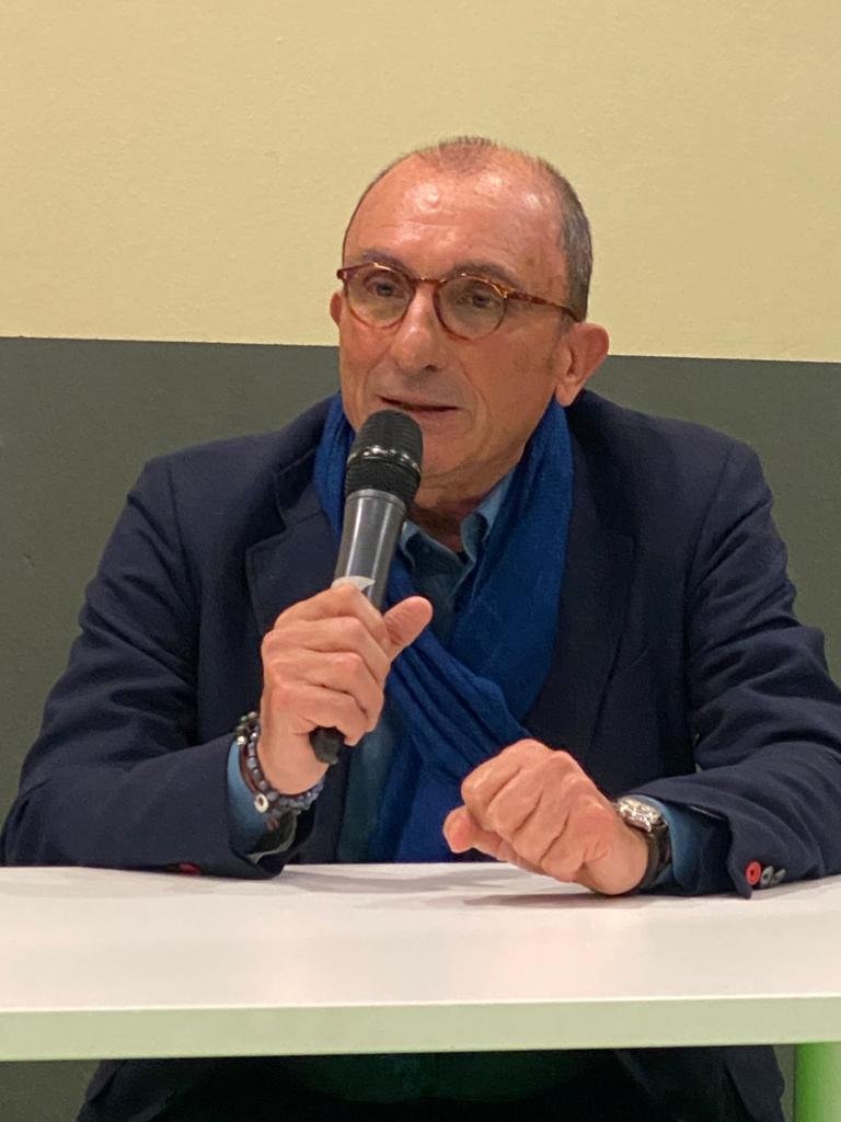 📚 #SalTo23 #CentroLibro

#MarcoSteiner: 'Sono diventato scrittore grazie alla lettura. L'incontro con #HugoPratt è stato decisivo. 'Divertiti con le parole' il suo insegnamento prezioso.'

📹cepell.it/diretta-video-… @SalonedelLibro