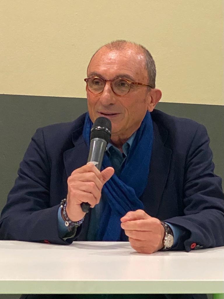 📚 #SalTo23 #CentroLibro

Marco Steiner, Scrittore: 'Conoscenza, cultura, derivano dalla lettura, dalla curiosità.'

📹cepell.it/diretta-video-… 

#HugoPratt @SalonedelLibro