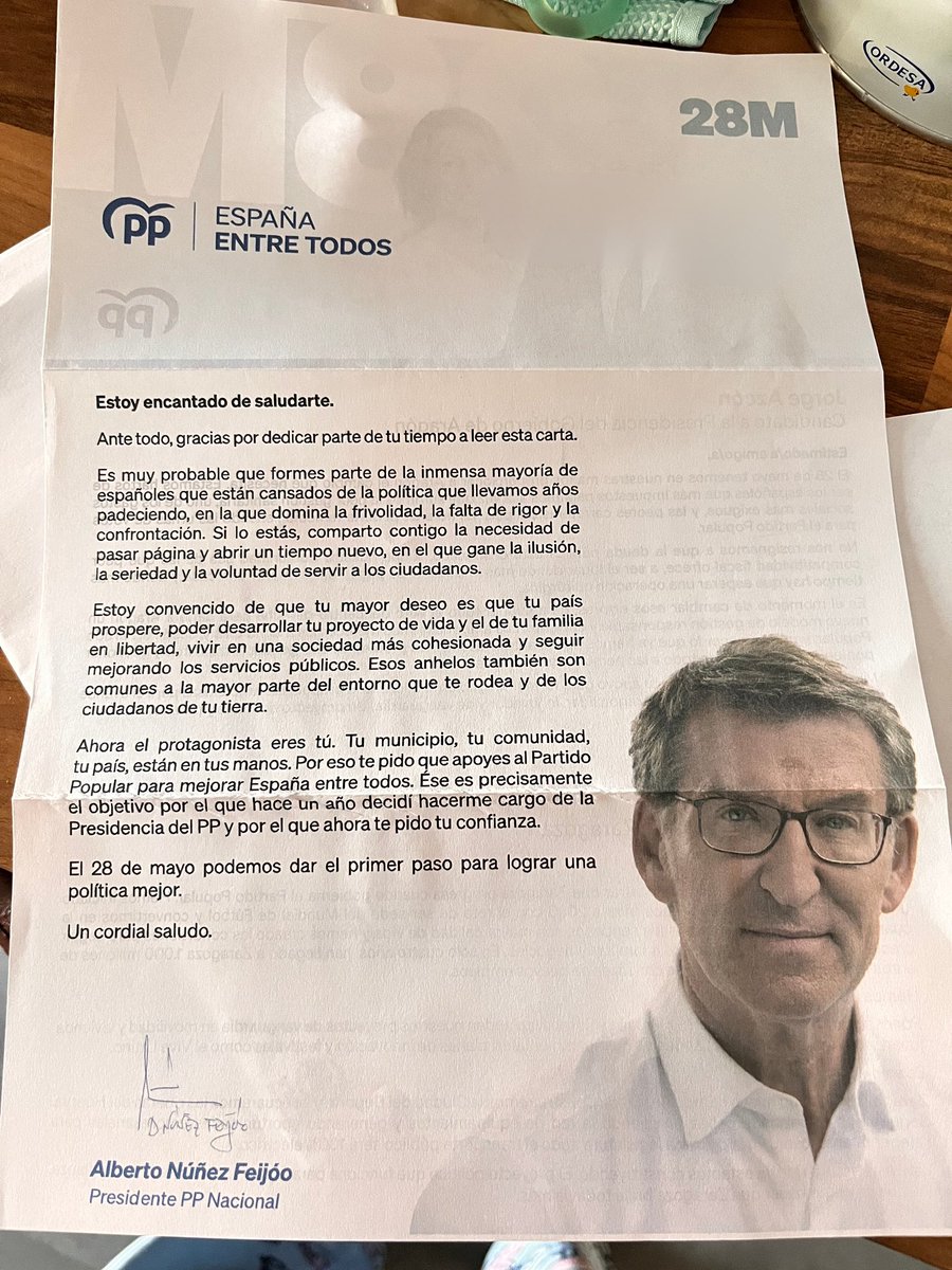 Cuando te llega la propaganda electoral a casa y descubres que Feijóo se presenta a las elecciones en Aragón 😳

No le va a dar la vida para gobernar en tantas comunidades autónomas a la vez 😂